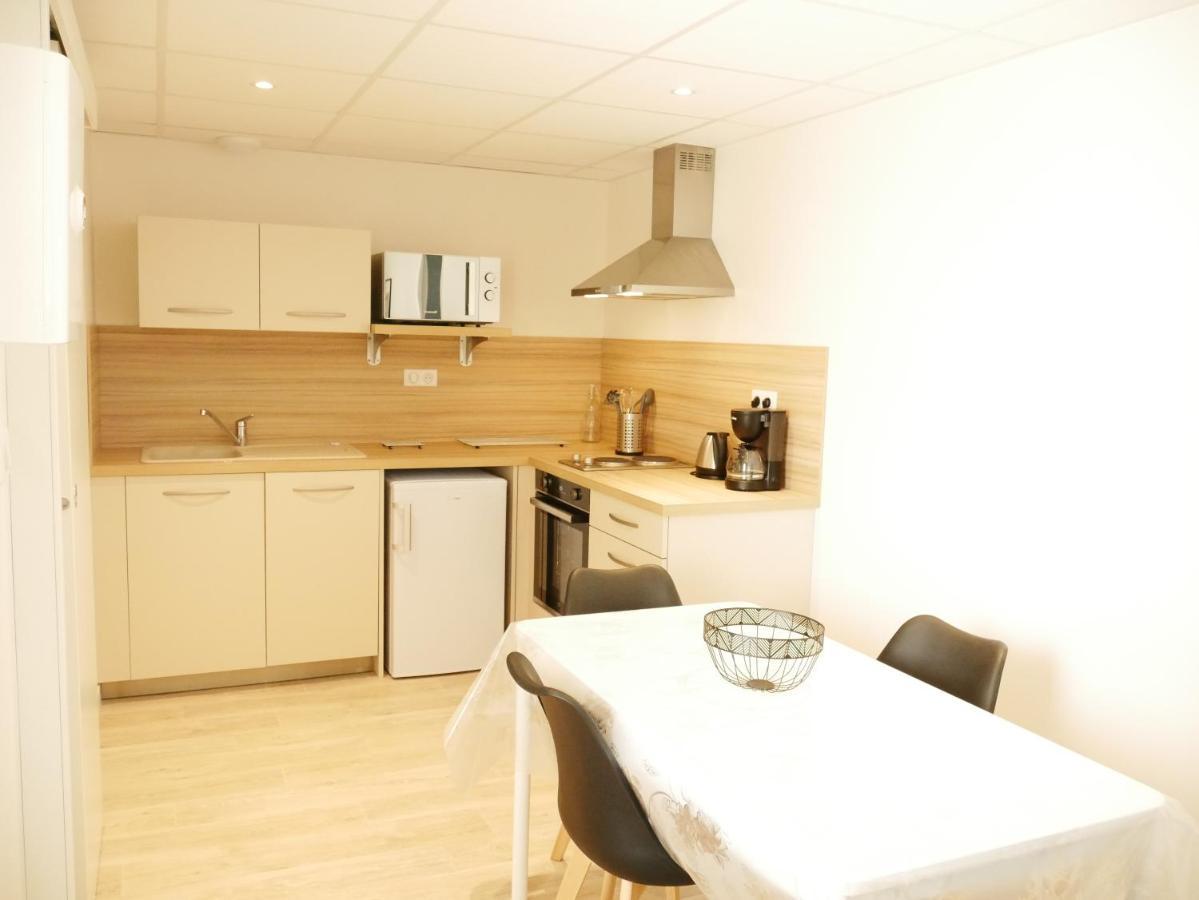 Appartement Avec Chambre - Entree Spa Incluse Бурбон-Ланси Екстериор снимка